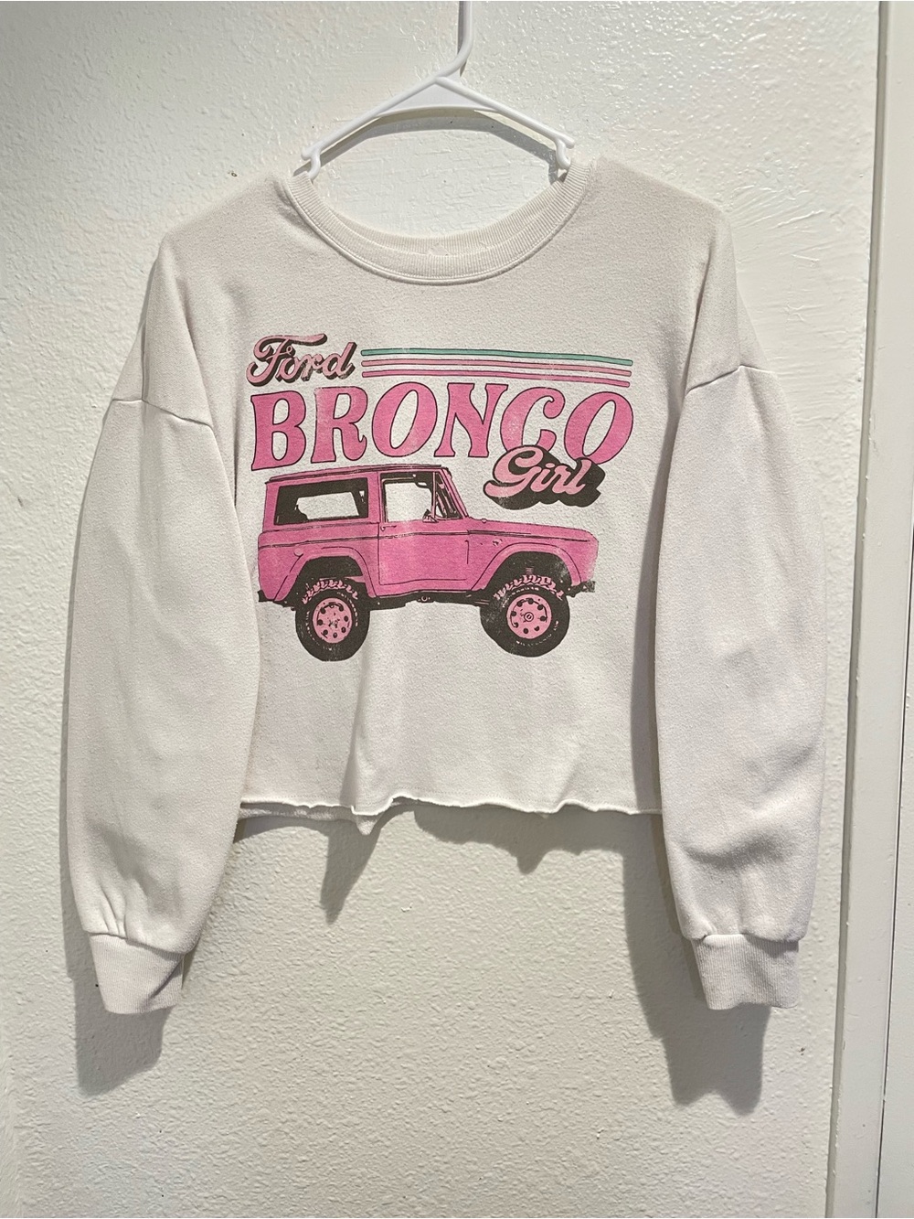 VINTAGE STYLE Ford Bronco Girl Pink Graphic Cropped Sweatshirt 🛞 Size S